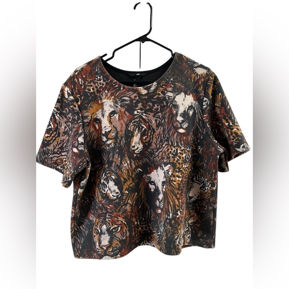 H&M short sleeve lion cheetah shirt blouse